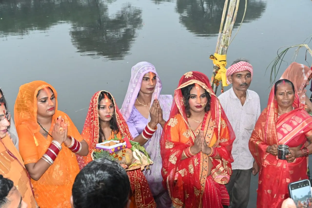 मुसाफिरखाना रेलवे स्टेशन के पास फांसी के फंदे से लटकती मिली महिला की लाश