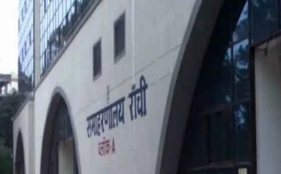 झारखंड विधानसभा चुनाव में पोस्ट बैलेट से मतदान जारी