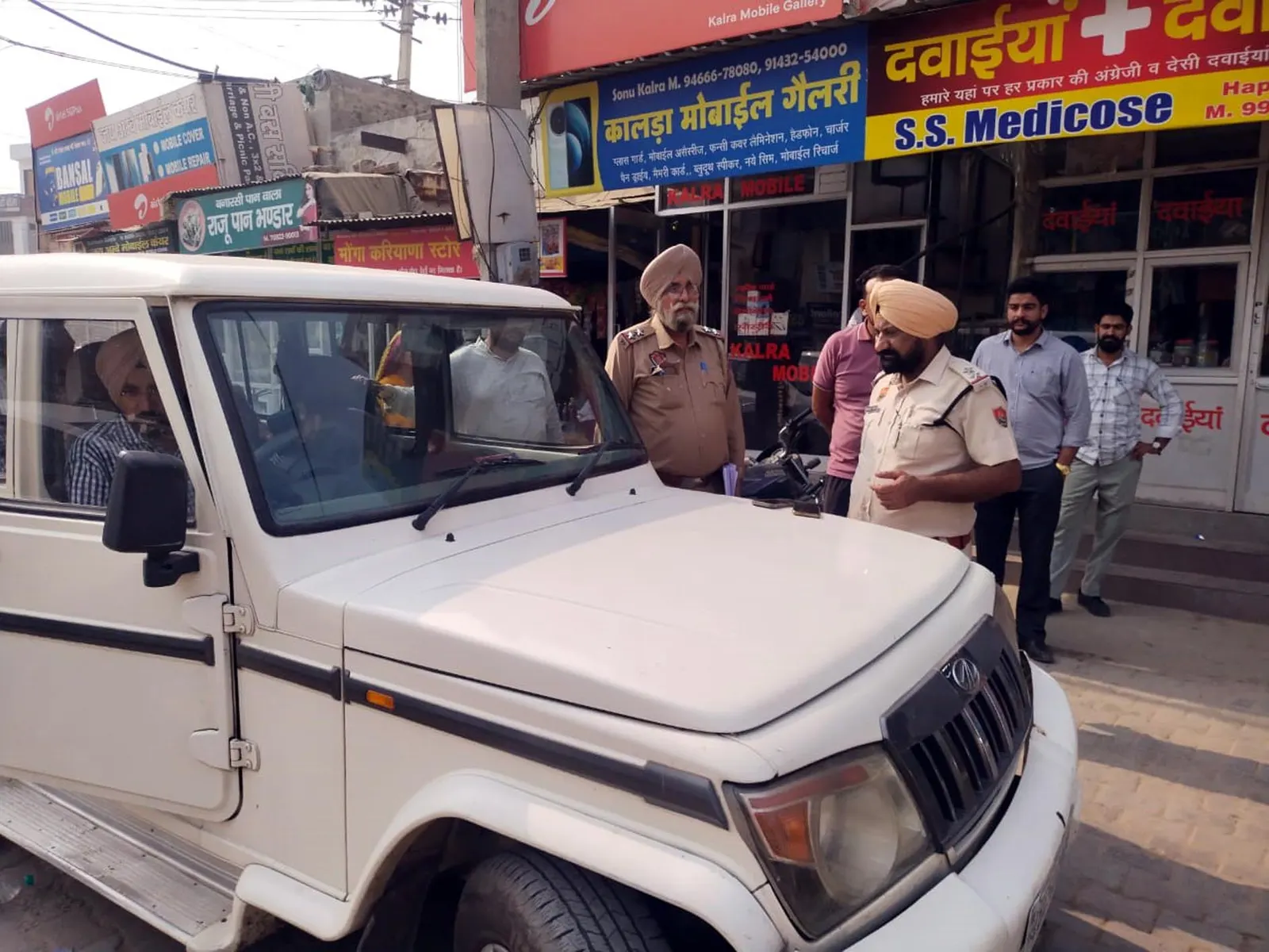 फतेहाबाद : पंजाब पुलिस की स्पेशल टीम ने रतिया में मेडिकल स्टोर पर मारा छापा