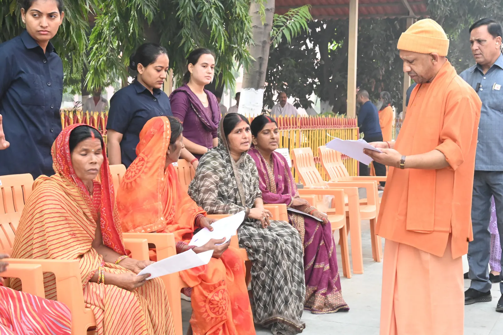 बिना चिंता कराइए उपचार, हॉस्पिटल का पैसा देगी सरकार : सीएम योगी