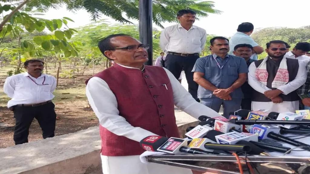 शिवराज का राहुल गांधी के जातिवाद वाले बयान पर बड़ा हमला, कहा- पहले राष्ट्र फिर कास्ट, ये देश को तोड़ने वाले लाेग
