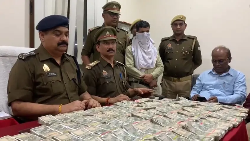 वाराणसी कैंट स्टेशन पर 47 लाख रूपयों के साथ पकड़ा युवक, पूछताछ जारी