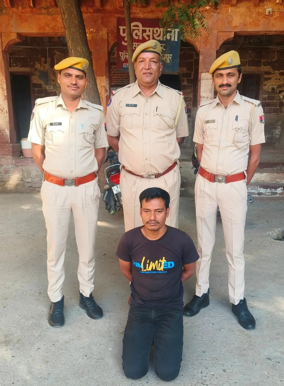 23 साल पहले नाबालिग को भगाया था : जयपुर हैदराबाद में आभूषण बनाने का काम करने लगा, अब पकड़ा गया