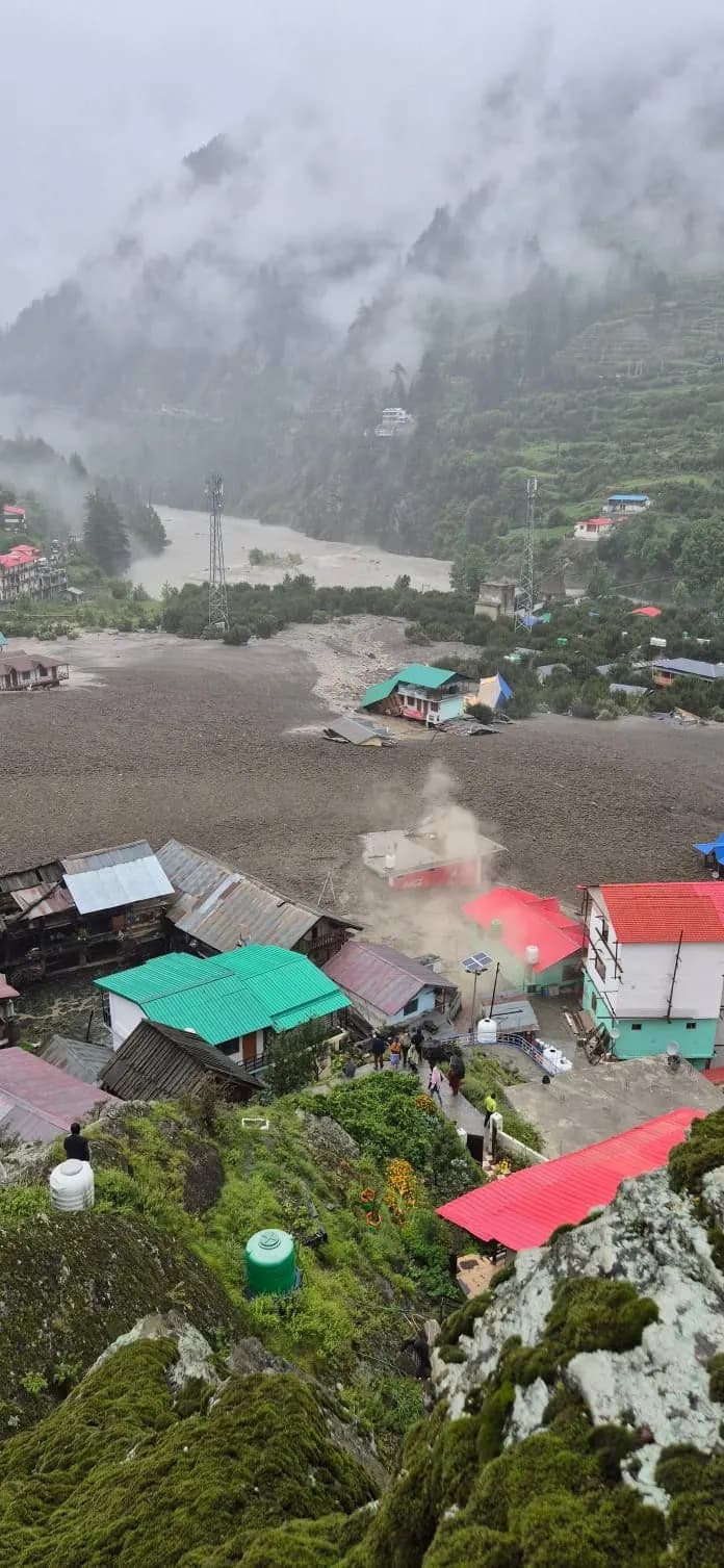 धराली आपदा : चार की मौत व कई लापता, धराली बाजार तबाह