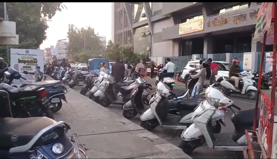 जबलपुर : यातायात सुधार के दावों के बीच स्मार्ट सिटी की लापरवाही उजागर