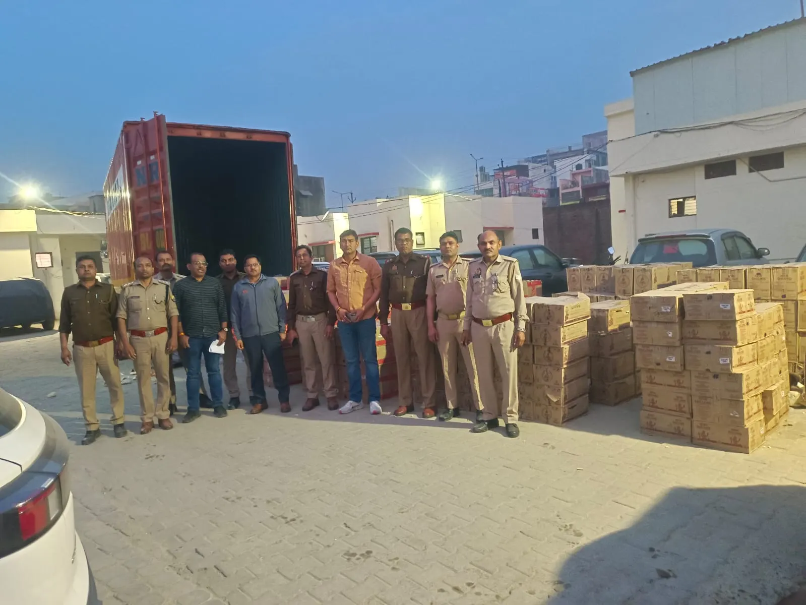आबकारी ने नोएडा में पंजाब से बिहार जा रही 60 लाख की शराब पकड़ी
