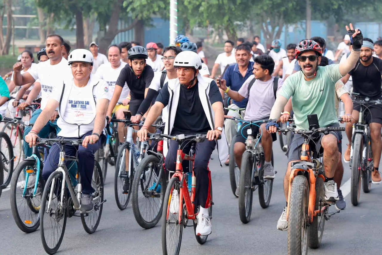 'फिट इंडिया संडेज ऑन साइकिल' में मांडविया का आह्वान- रोज एक घंटा खेल-कूद को दें