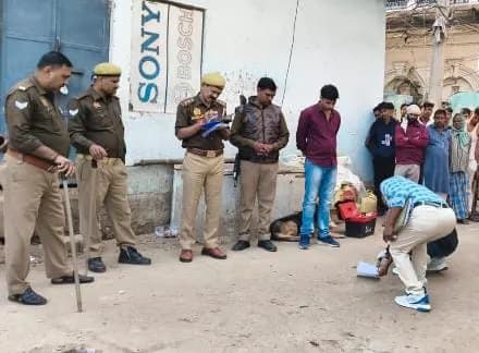 प्रयागराज : अधेड़ की धारदार हथियार से हत्या, हत्यारोपित फरार