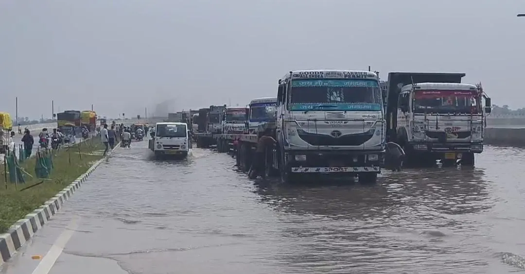 एनएच-80 के बाद फोरलेन भी जलमग्न, पटना से सड़क संपर्क टूटने की आशंका