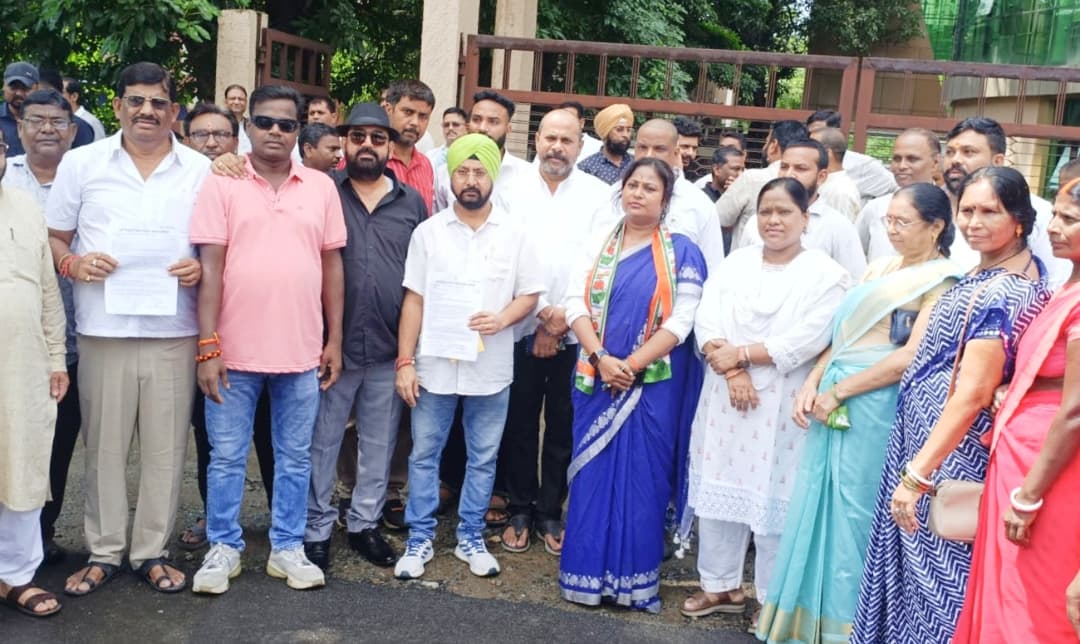 महिला कांग्रेस का प्रदर्शन, नशे के कारोबार और जुआ-मटका पर रोक की मांग