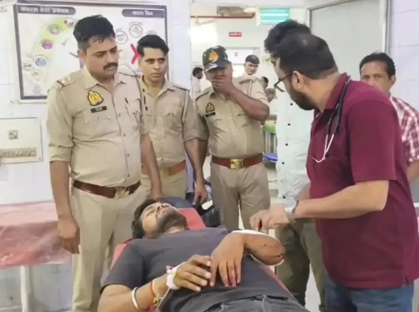 खेत पर काम कर रहे युवक पर दबंगों ने झोंका फायर,घायल अवस्था में झांसी रेफर