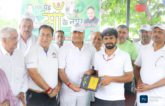 सोनीपत: पर्यावरण रक्षा के लिए वृक्षारोपण अभियान में 300 पौधे रोपे