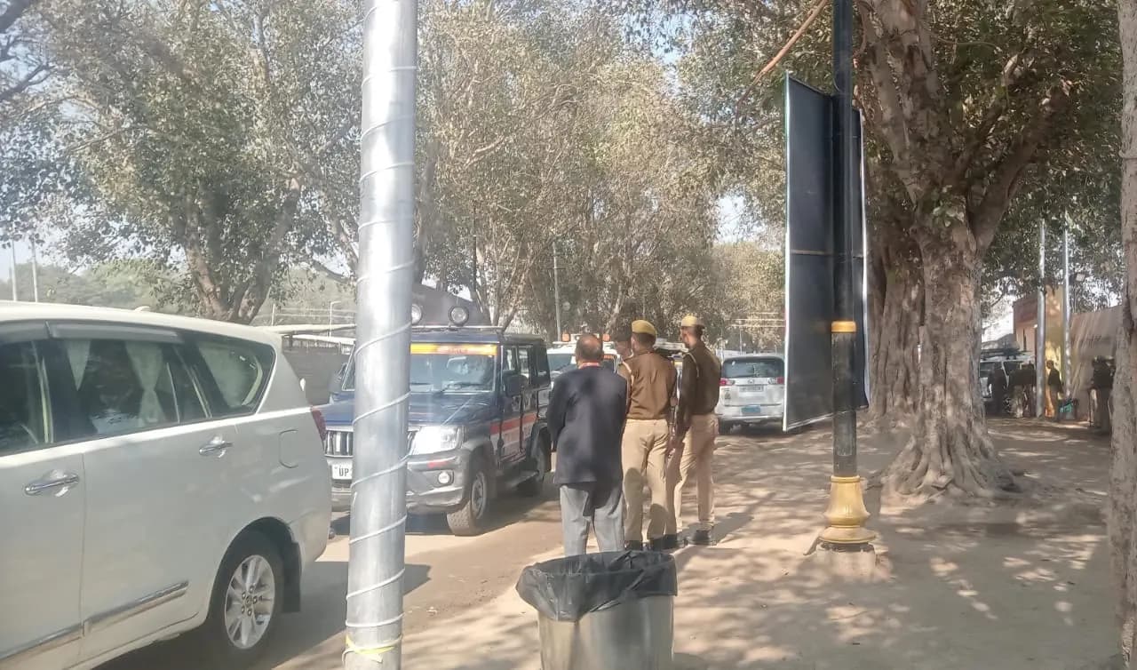 महाकुंभ क्षेत्र में मुख्यमंत्री योगी ने विभिन्न परियोजनाओं का किया निरीक्षण