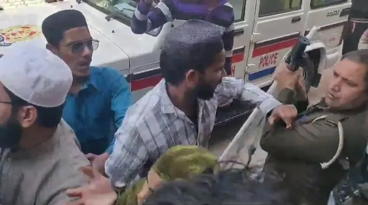 झांसी में एनआईए टीम से धक्का-मुक्की पर 111 के खिलाफ मुकदमा दर्ज