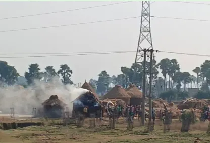खलिहान में लगी आग ,लाखों रुपए के धान जलकर राख
