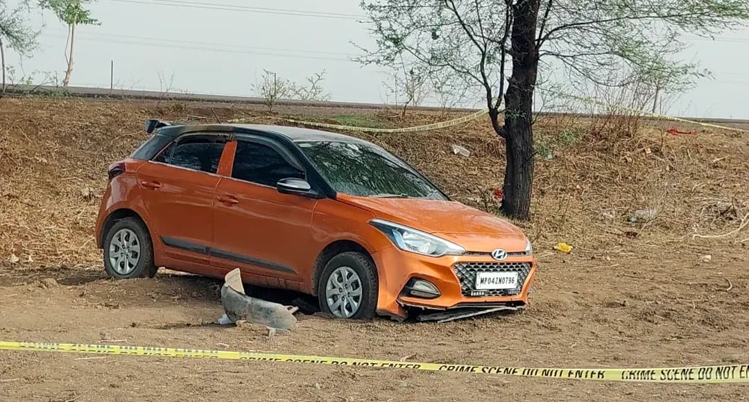 अशोकनगरः सडक़ किनारे खड़ी कार में मिले प्रेमी जोड़े के रक्तरंजित शव