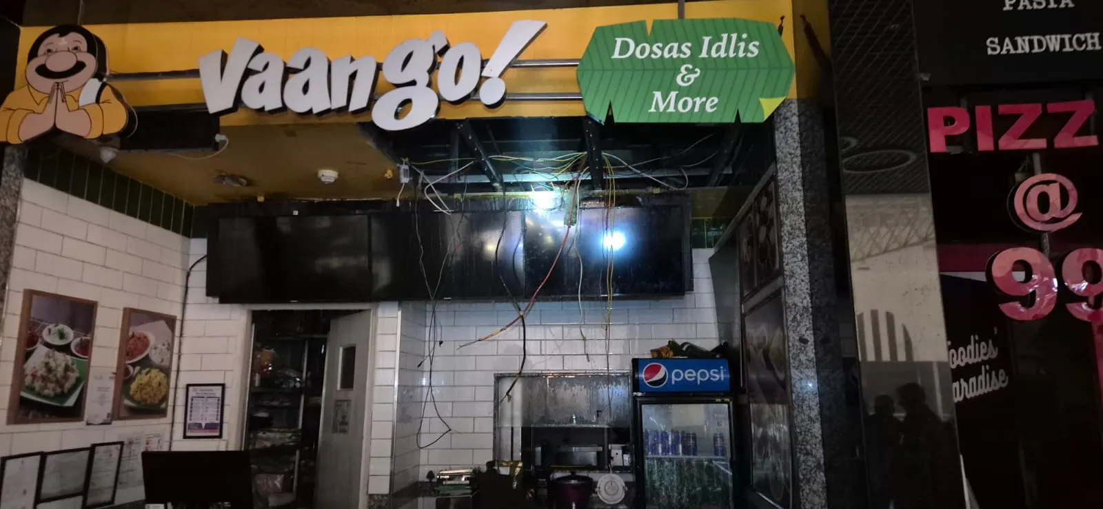 वी3एस मॉल की तीसरी मंजिल पर लगी आग, कोई हताहत नहीं