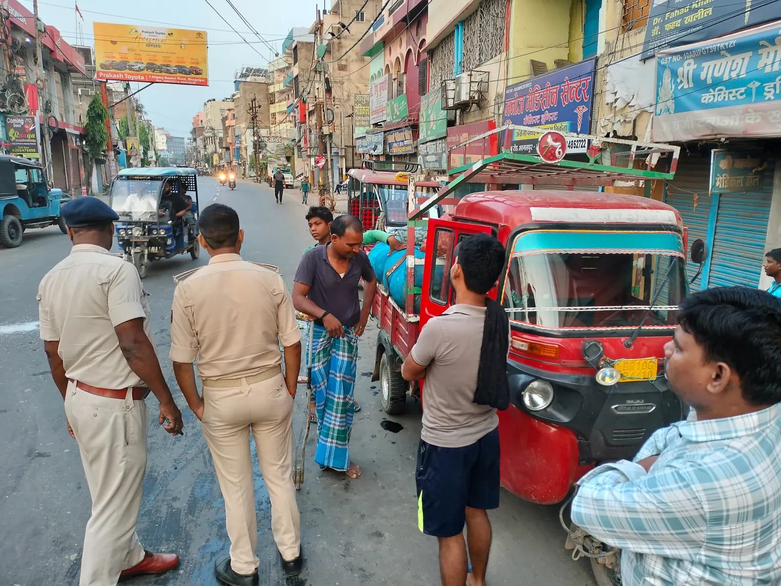 अनियंत्रित बारात गाड़ी ने ऑटो को मारी टक्कर, एक की मौत और तीन घायल
