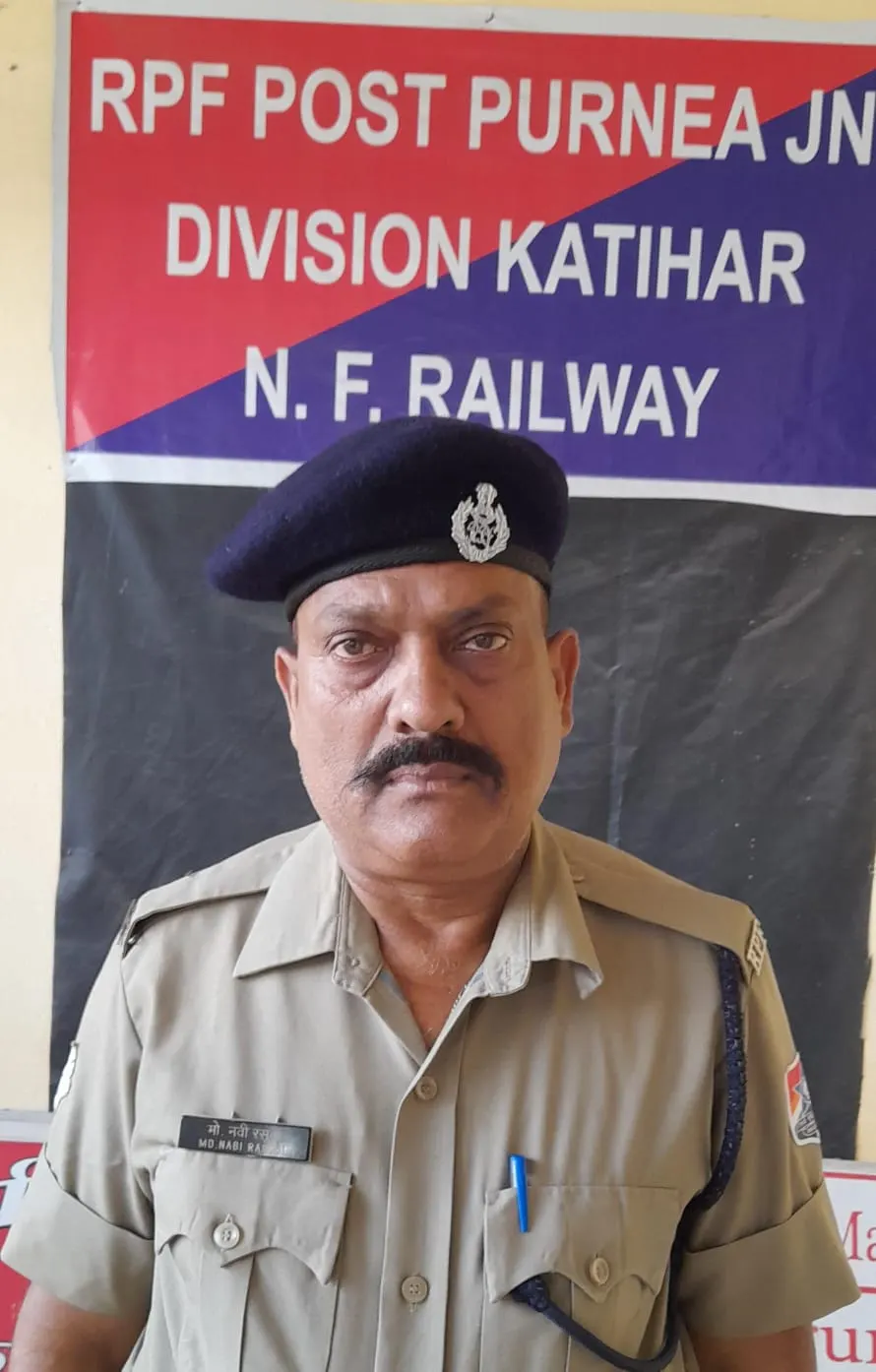 आरपीएफ ने ट्रेन और प्लेटफार्म के बीच फंसे यात्री को बचाया