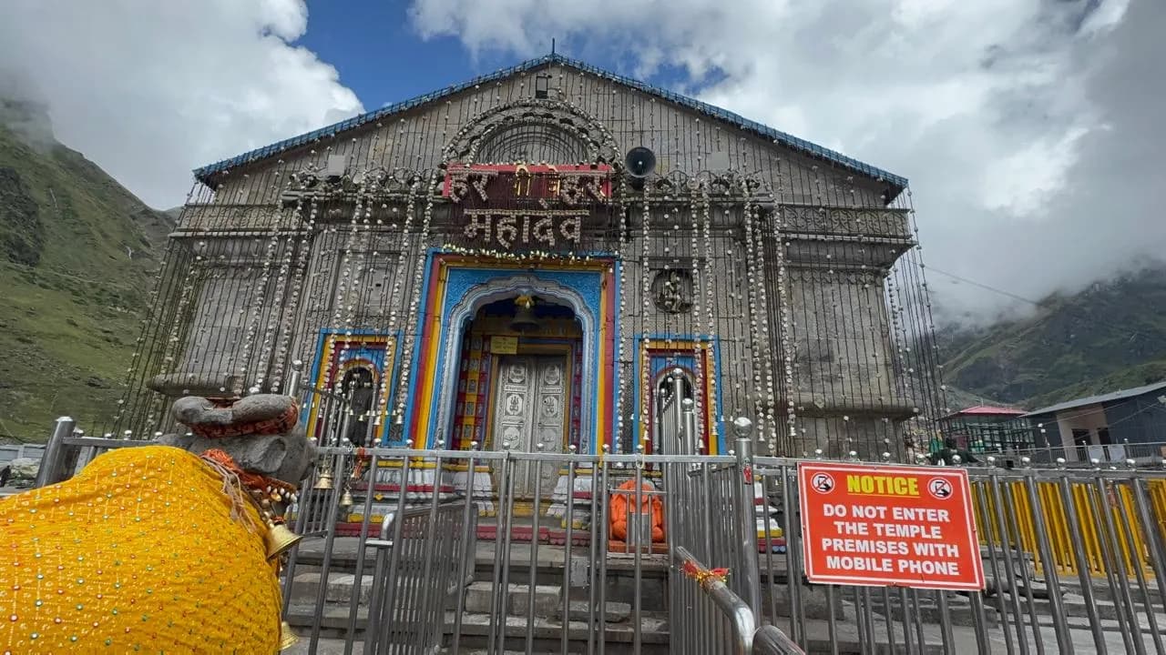 चंद्र ग्रहण सूतक काल में बद्रीनाथ-केदारनाथ के कपाट बंद, कल खुलेंगे द्वार