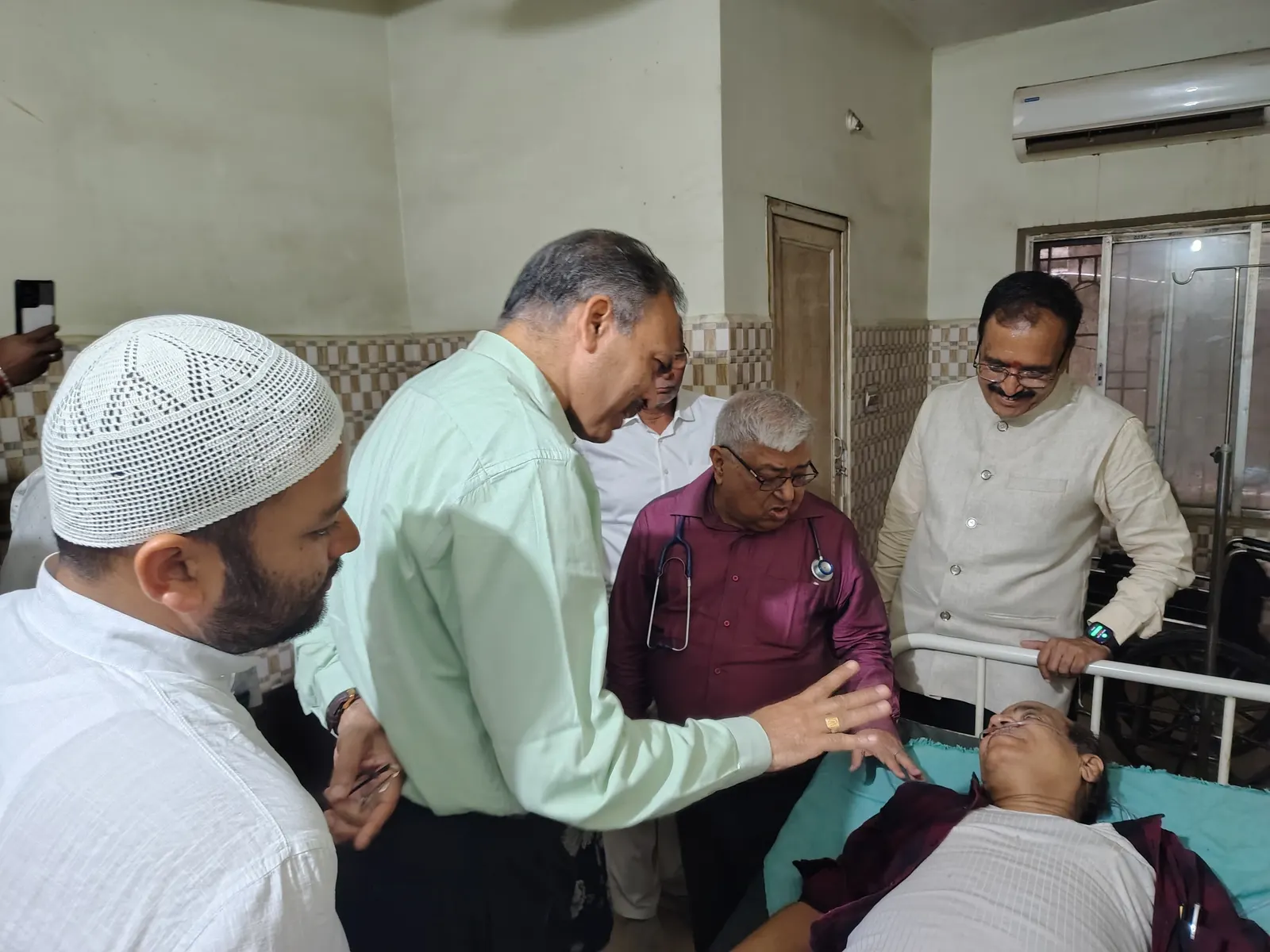 पूर्णिया विश्वविद्यालय में परीक्षा नियंत्रक को किया रूम में बंद, बेहोश होकर गिरे