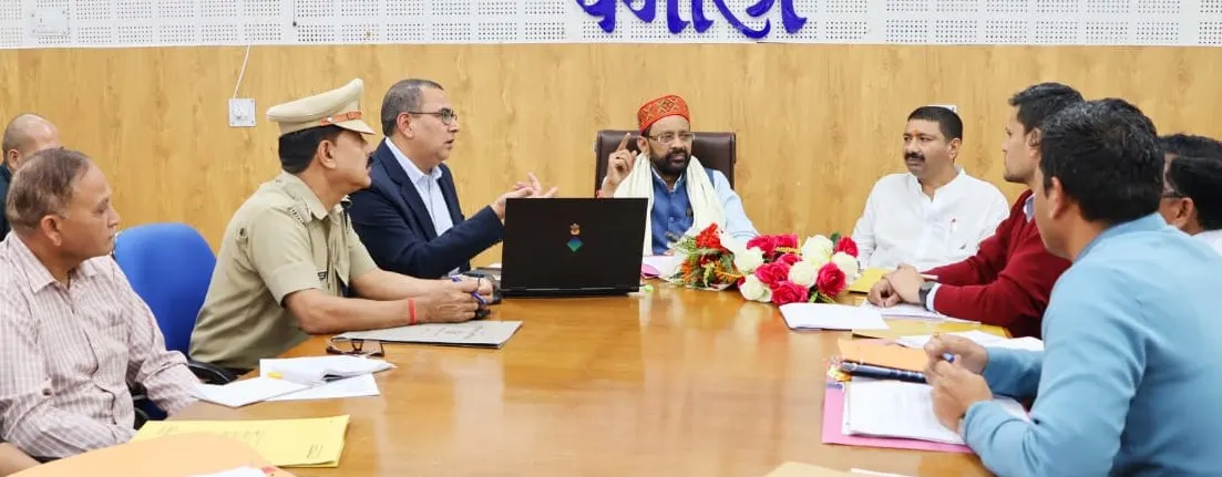 बिना तैयारी बैठक में पहुंचे अधिकारियों को फटकार,एक दिन का वेतन काटने का निर्देश