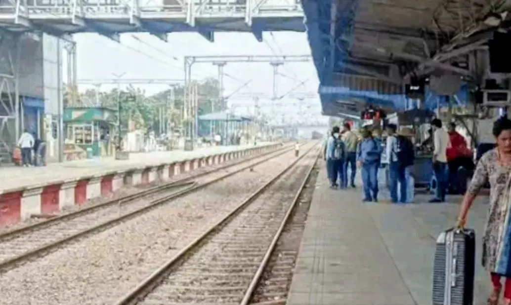 पानीपत जंक्शन पर कई घंटे देरी से आ रही रेलगाड़ी,