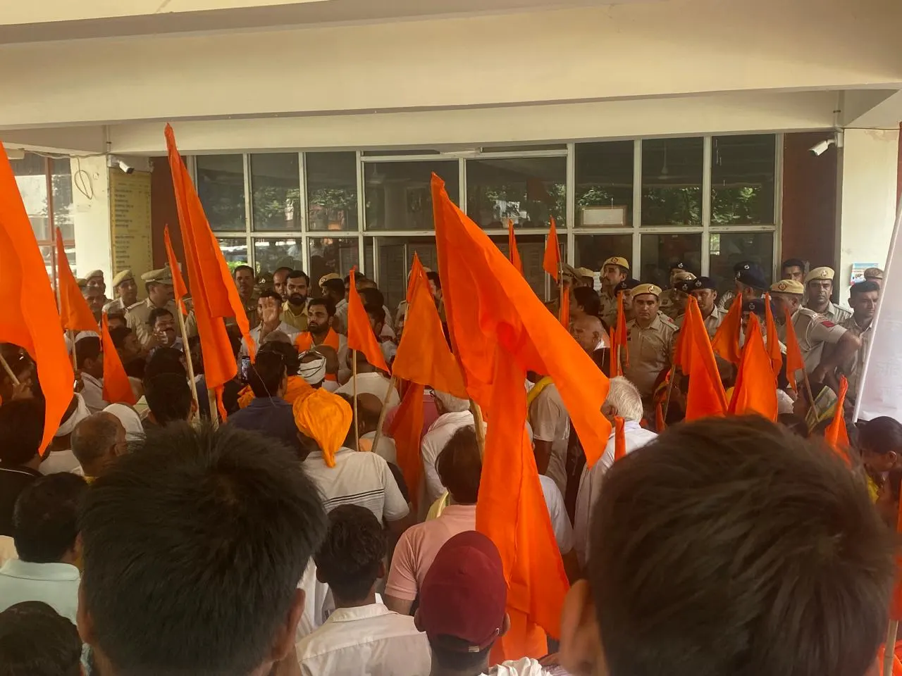 जींद : विश्व हिंदू परिषद व बजरंग दल कार्यकर्ताओं ने किया प्रदर्शन