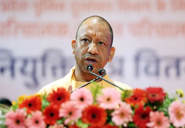 मुख्यमंत्री योगी आदित्यनाथ ने बेमौसम बारिश व आकाशीय बिजली गिरने से हुई जनहानि का लिया संज्ञान