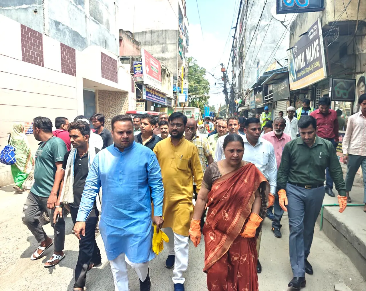 "दिल्ली को कूड़े से आजादी" अभियान के तहत शाहदरा में सत्या शर्मा ने चलाया सफाई अभियान