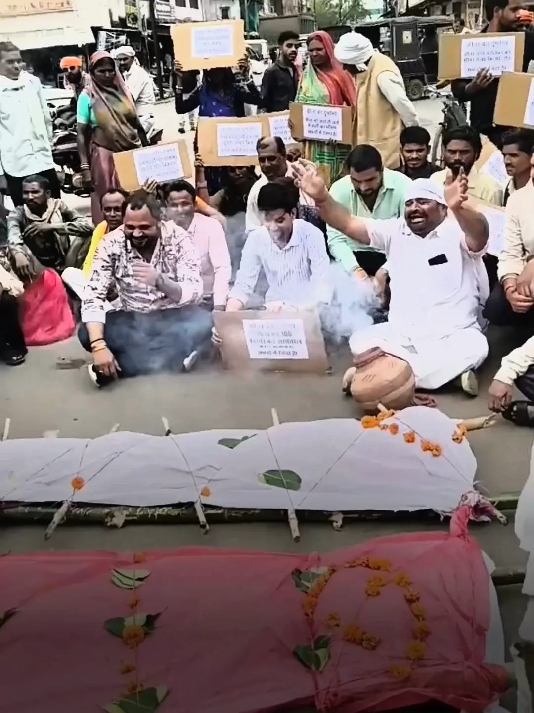 बीना में कांग्रेस ने निकाली 'विकास की अर्थी', जनसमस्याओं को लेकर सरकार पर साधा निशाना