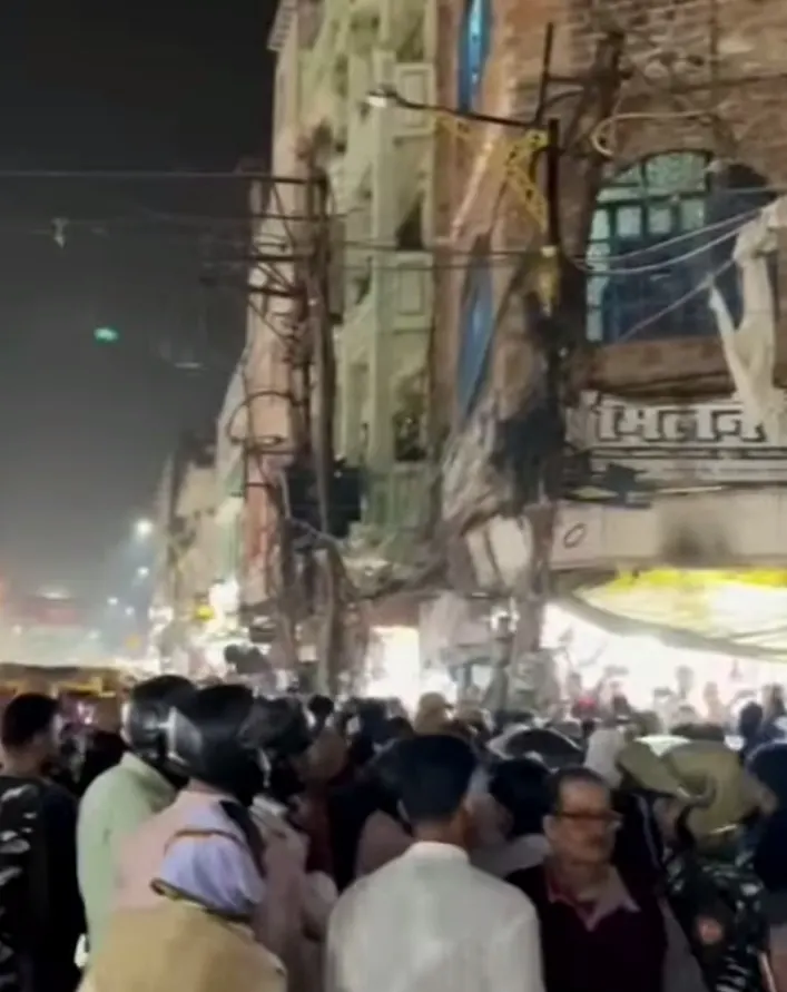 दालमंडी में लंगड़ा हाफिज मस्जिद की ओर से टूटेगी दुकानें, अधिकारियों ने किया मौका मुआयना