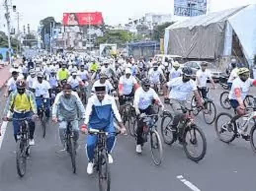 भाेपाल में राष्ट्रीय खेल दिवस पर फिट इंडिया साइकिल रैली का आयाेजन, मंत्री और सांसद ने भी लिया भाग