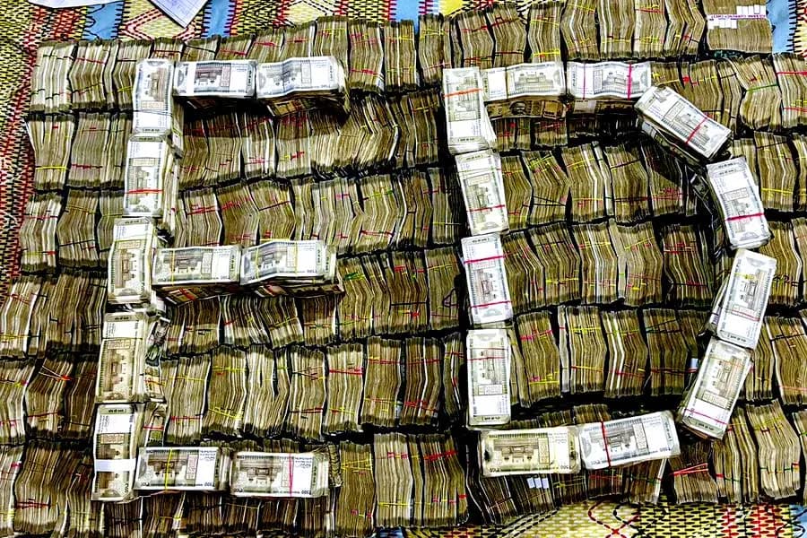 ईडी की छापेमारी में मिदनापुर और झाड़ग्राम से 90 लाख की राशि जब्त