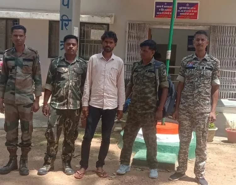 बलरामपुर : घर में घुसकर छेड़छाड़ करने के मामले में आरोपित गिरफ्तार