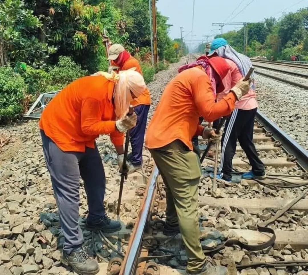 दो ट्रैकमैन की सतर्कता से टली बड़ी रेल दुर्घटना, यूनियन करेगी सम्मानित