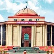 फुटपाथ में अतिक्रमण और यातायात नियम उल्लंघन के मामले पर हाइकोर्ट सख्त