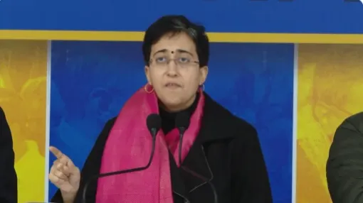 दिल्ली की सीएम ने यमुना में अमोनिया को लेकर चुनाव आयोग से की हस्तक्षेप करने की मांग
