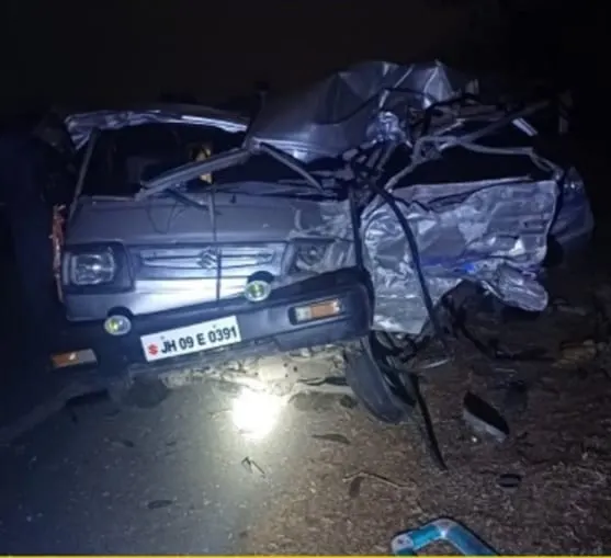 सड़क हादसे में तीन की मौत, चालक गंभीर रूप से घायल