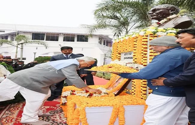 भारत रत्न जननायक कर्पूरी ठाकुर की जयंती पर मुख्यमंत्री ने किया उन्हें नमन
