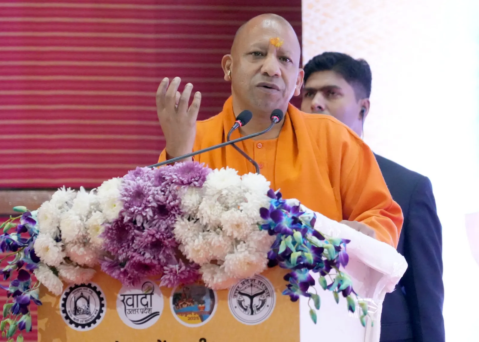 मुख्यमंत्री योगी ने उत्तर प्रदेश दिवस पर लोगों को दी शुभकामनाएं