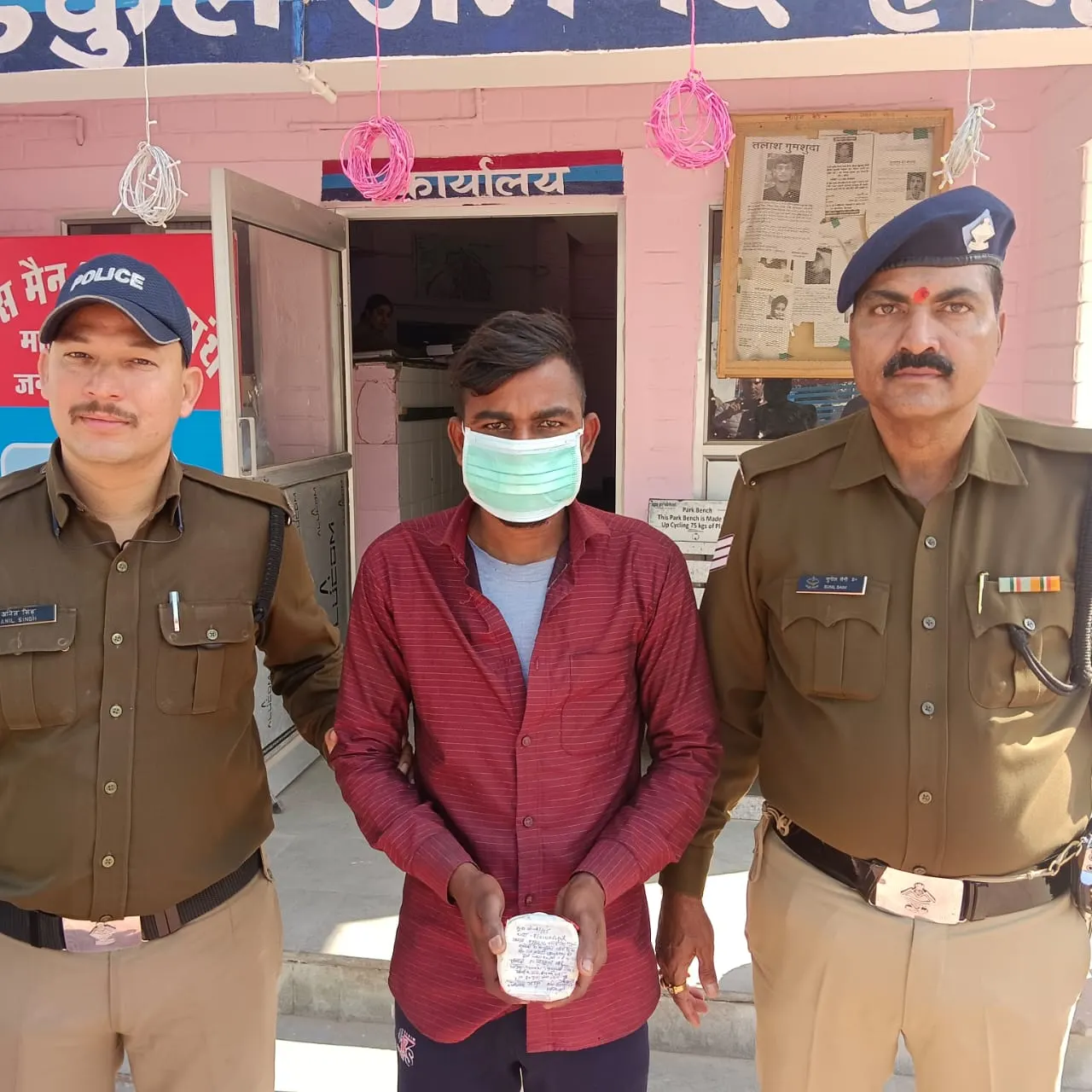 ड्रग तस्कर गिरफ्तार, 1 लाख रुपए कीमत की स्मैक बरामद