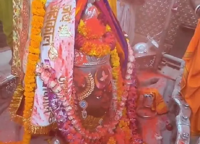 देश में सबसे पहले महाकालेश्वर मंदिर में खेली गई होली, भस्म आरती में उड़ा हर्बल गुलाल
