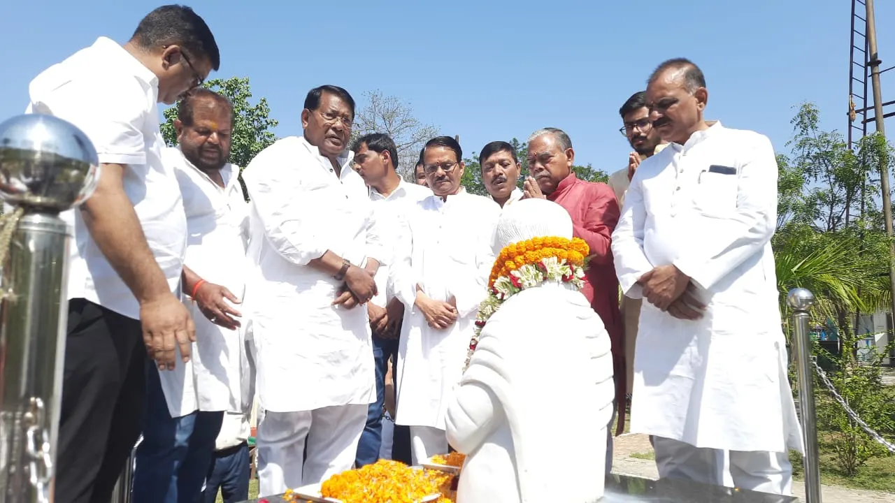 झारखंड कांग्रेस प्रभारी के. राजू ने राजीव गांधी को दी श्रद्धांजलि