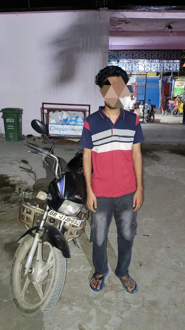 चोरी की बाइक के साथ भागने की कोशिश, पुलिस ने रंगे हाथ दबोचा