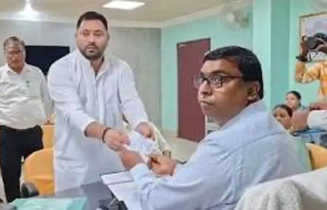 राजद नेता तेजस्वी यादव ने रघोपुर से दाखिल किया नामांकन
