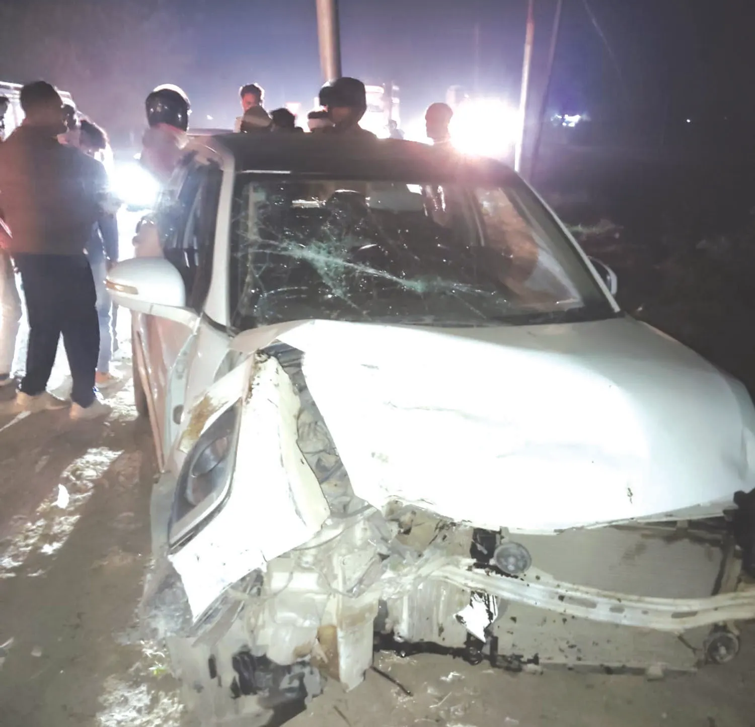शाहपुर के पास सड़क हादसा, ऑटो चालक की मौत, युवती गंभीर