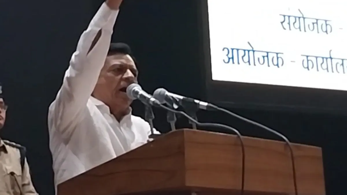 अब मप्र के डिप्टी सीएम देवड़ा की फिसली जुबान, सेना को बताया प्रधानमंत्री मोदी के चरणों में नतमस्तक