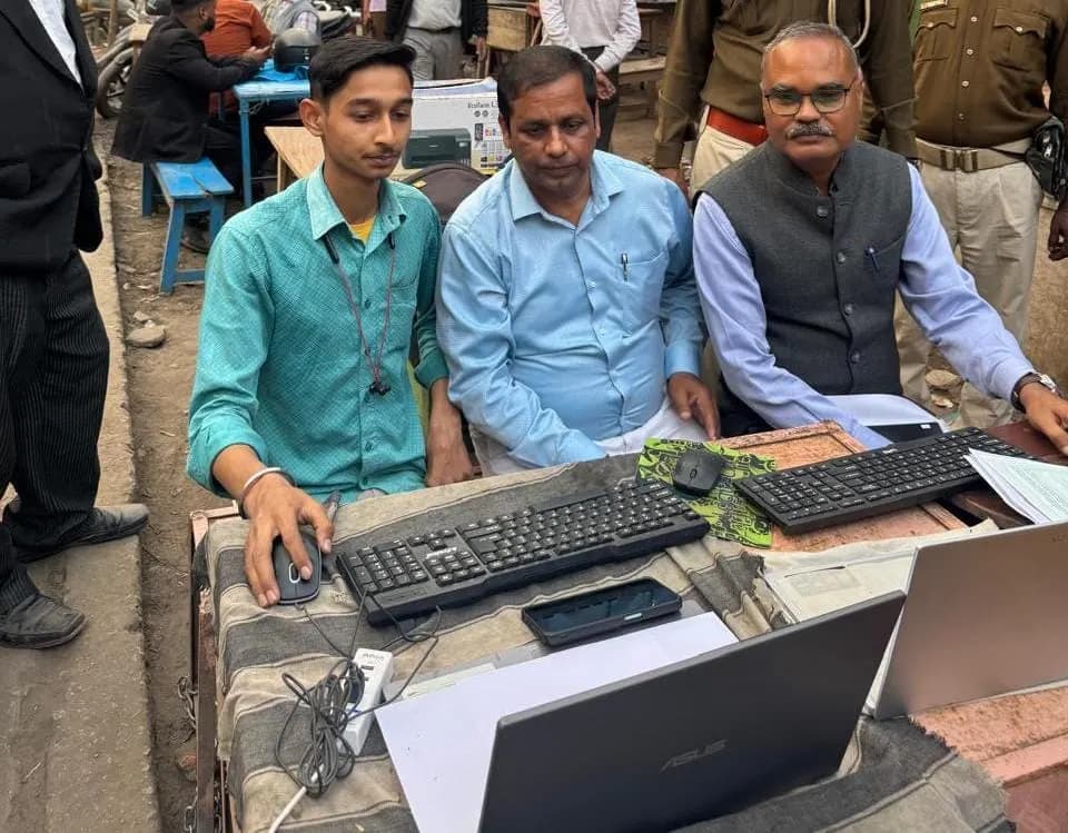 जिला प्रशासन की टीम ने ई-स्टांप का किया सत्यापन