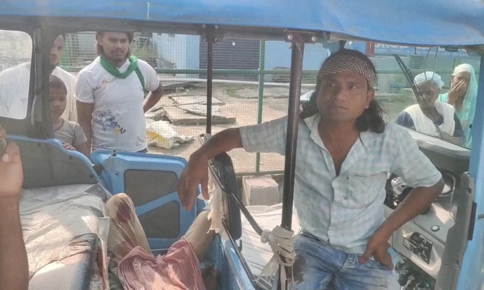 ऑटो किराया के विवाद में चालक ने यात्री को मारी चाकू, मौत